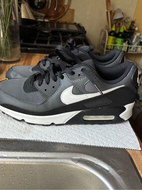 Men’s Nike Air Max 90